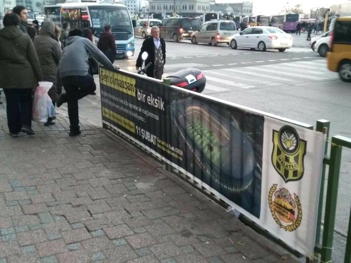 Evkur Yeni Malatyaspor\'un \'Maça Davet\' Afişleri İstanbul Sokaklarına Asılmaya Başlandı