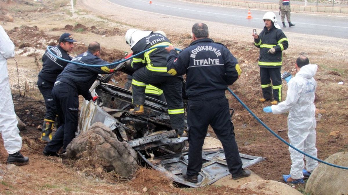 Gaziantep\'te Devrilen Otomobil Yandı: 3 Ölü