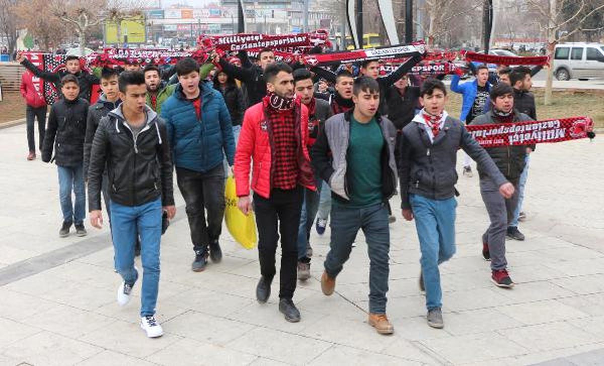 Gaziantepsporlu Taraftarlardan Protesto