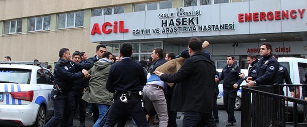 Hastane Bahçesi\'nde Yol Verme Kavgası