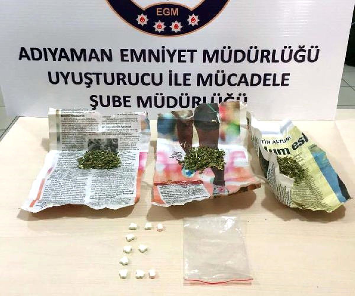 Kafede Uyuşturucu Hap ve Esrarla Yakalandı