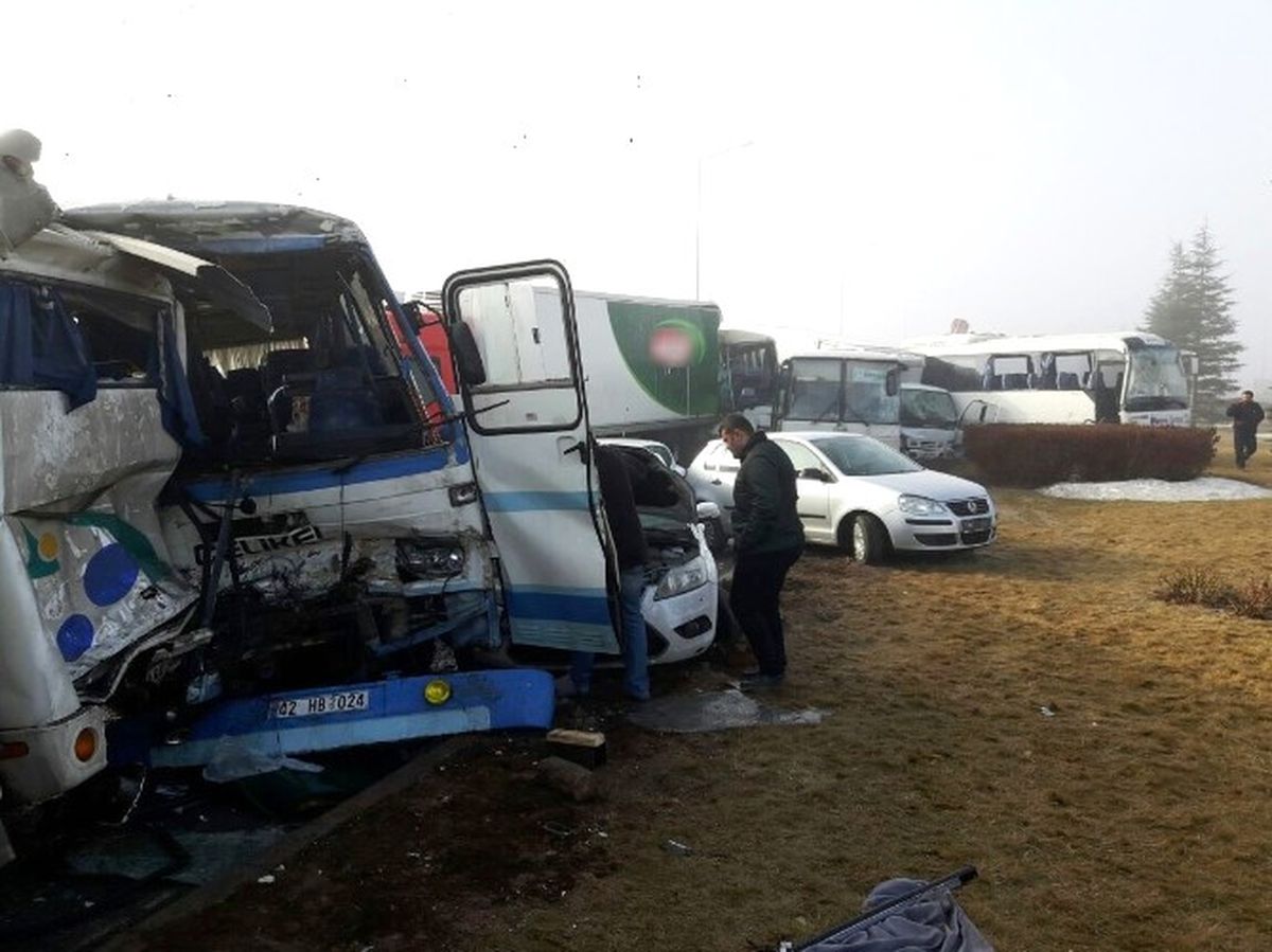 Konya\'da Zincirleme Trafik Kazalarında 38 Kişi Yaralandı