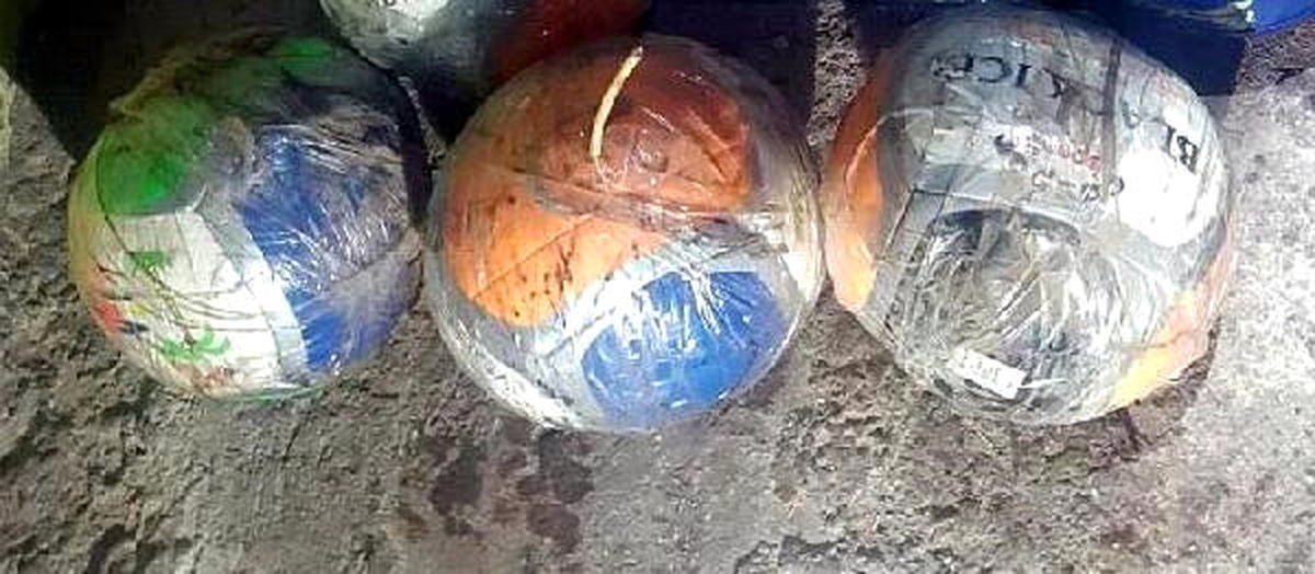 Mardin\'de 6\'sı Voleybol Topuna Tuzaklanmış 10 Bomba Düzeneği Ele Geçti