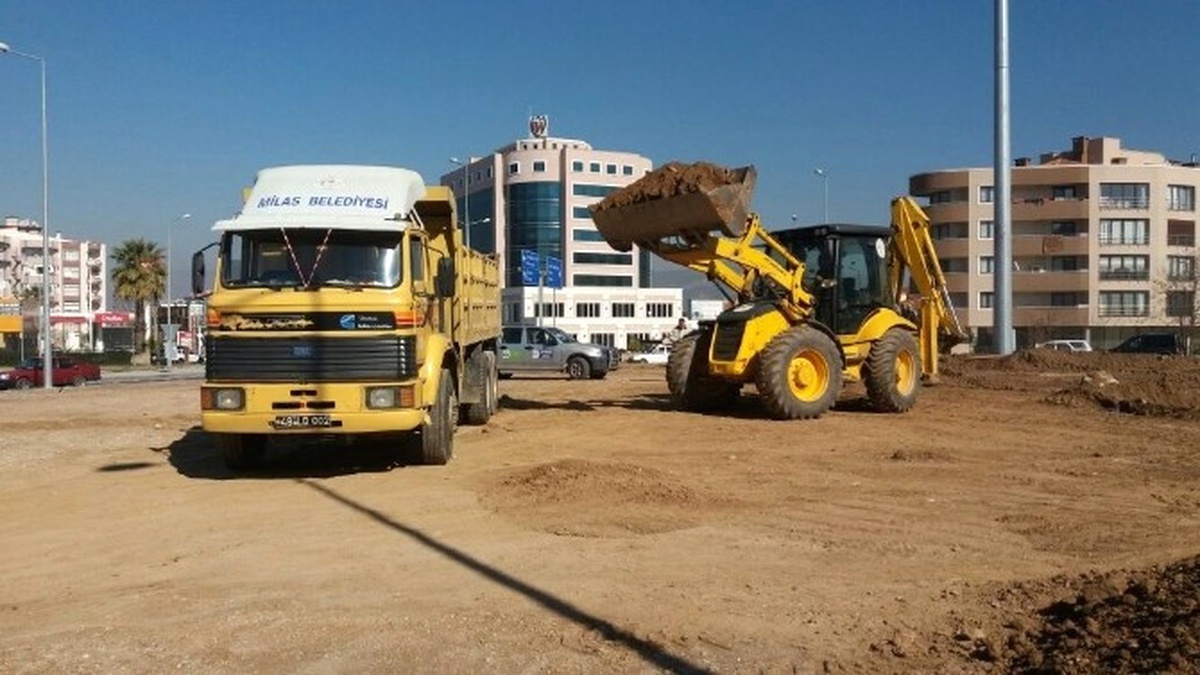 Milas\'ta Üçyol Kavşağı\'nda Peyzaj Düzenlemeleri Başladı