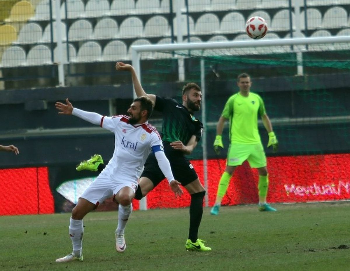 Mustafa Yumlu İlk Maçına Çıktı