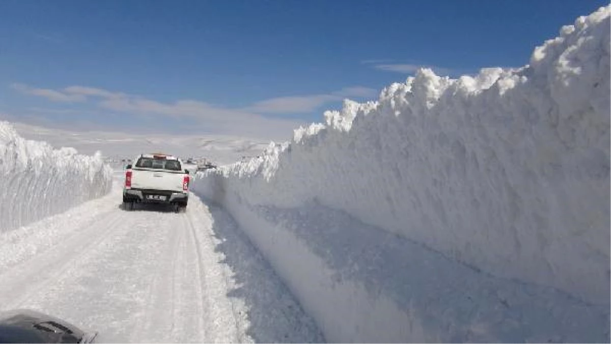 Öğrenciler Eğtime Başlasın" Diye Yollar Kardan Temizlendi