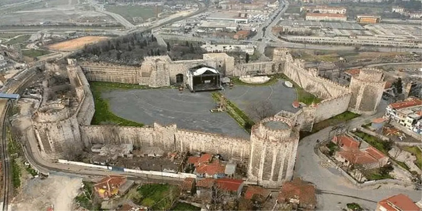 Bakımsız Kalan İstanbul\'un Surları Can Çekişiyor