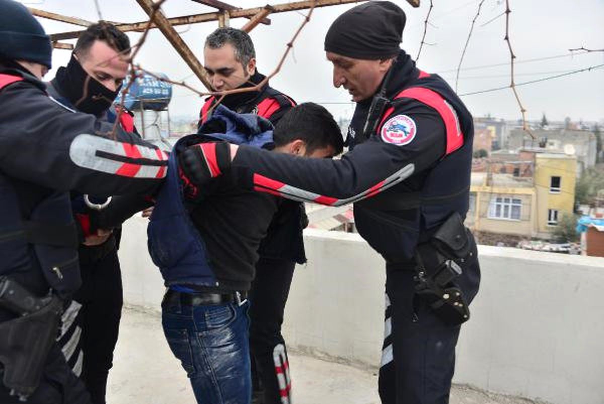 Polisten Kaçan Terör Örgütü Üyesi Çatıda Yakalandı