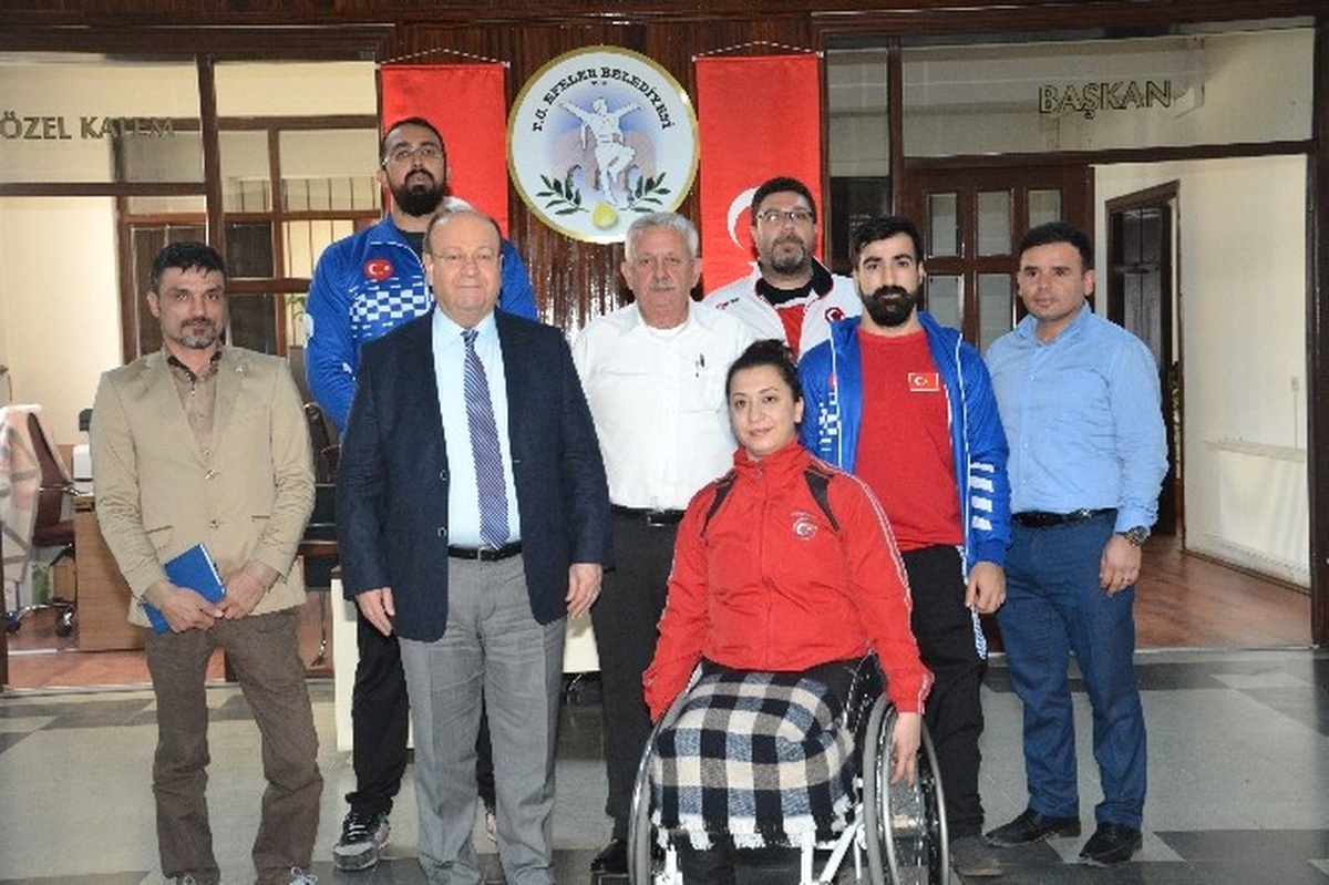 Potanın Efeleri Başkan Özakcan\'ı Ziyaret Etti