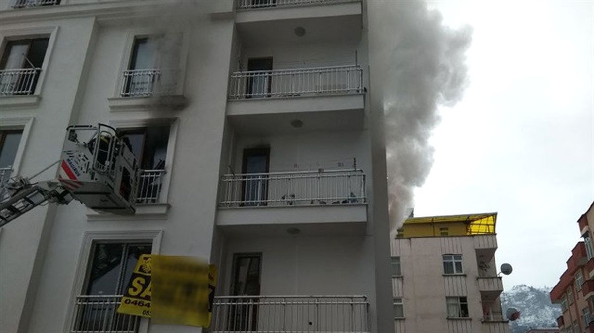 Rize\'de Ev Yangını