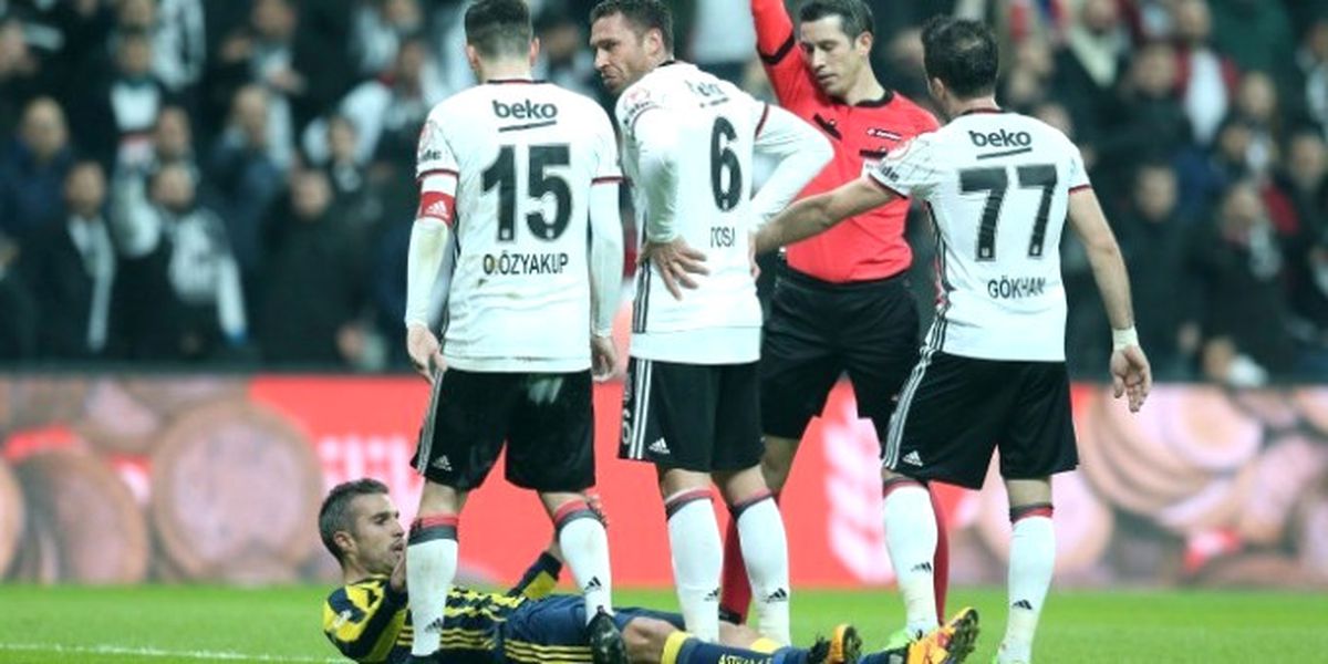 Robin Van Persie \'Kırmızı Kart\' Anını Anlattı