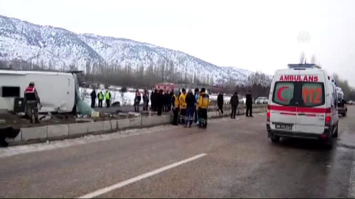Sivas\'ta Yolcu Otobüsünün Devrilme Anı Araç Kamerasında
