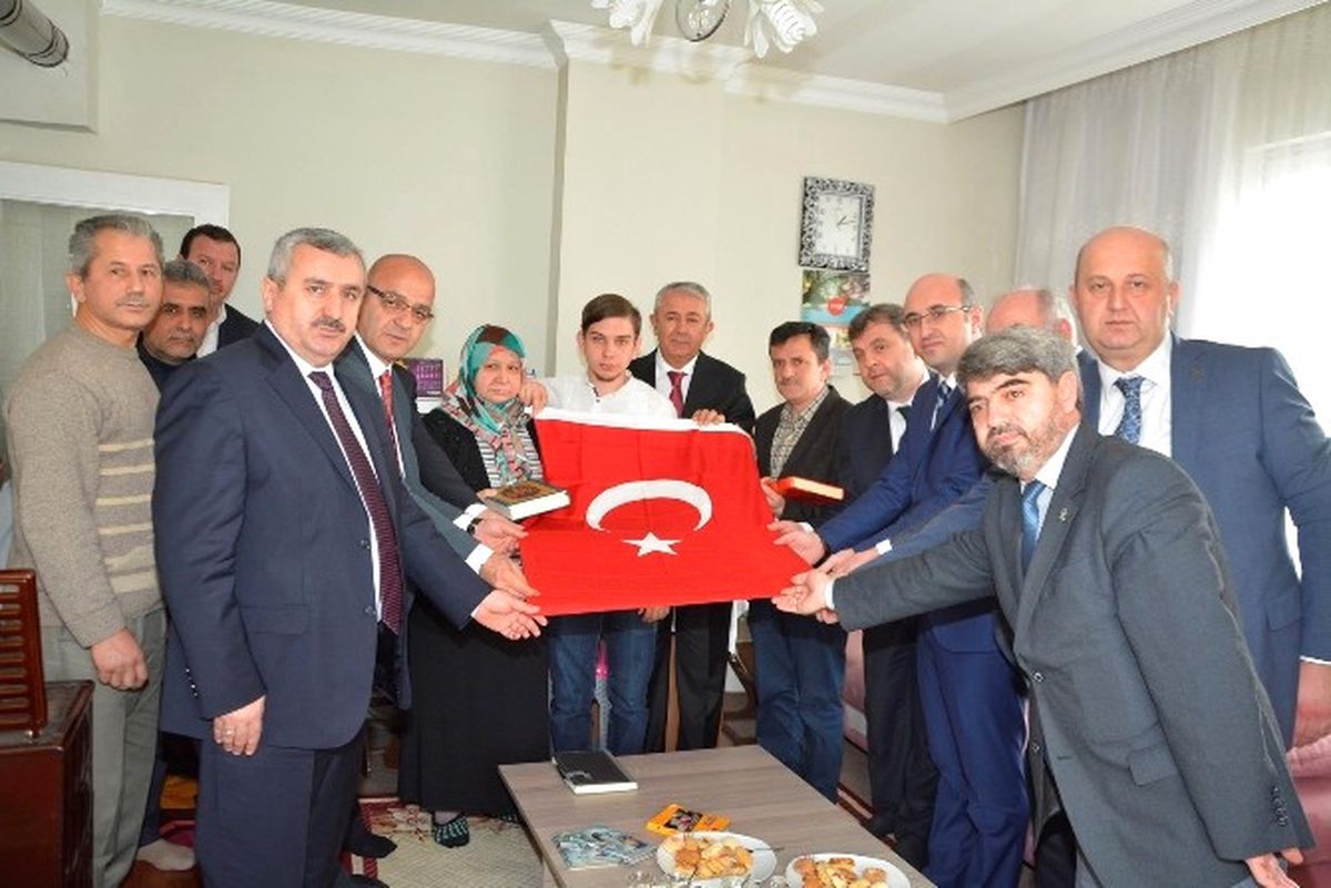 Siyasi Parti İl Başkanları, Şehit Özen\'in Ailesini Ziyaret Etti