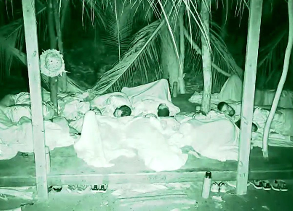 Survivor Adasında Zorlu Gece! Yağmur Onları Çok Zorladı...
