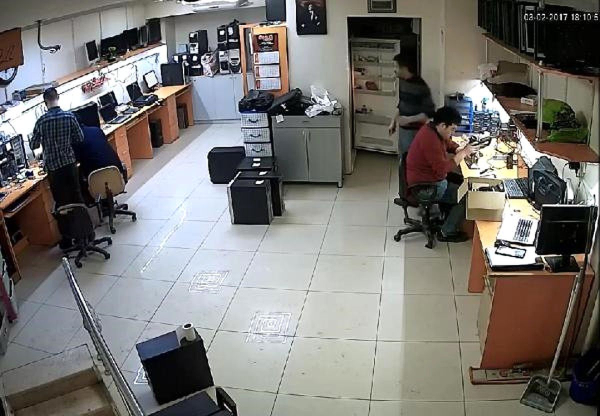 Tablet, Tamir Edilirken Patlayıp Alev Aldı