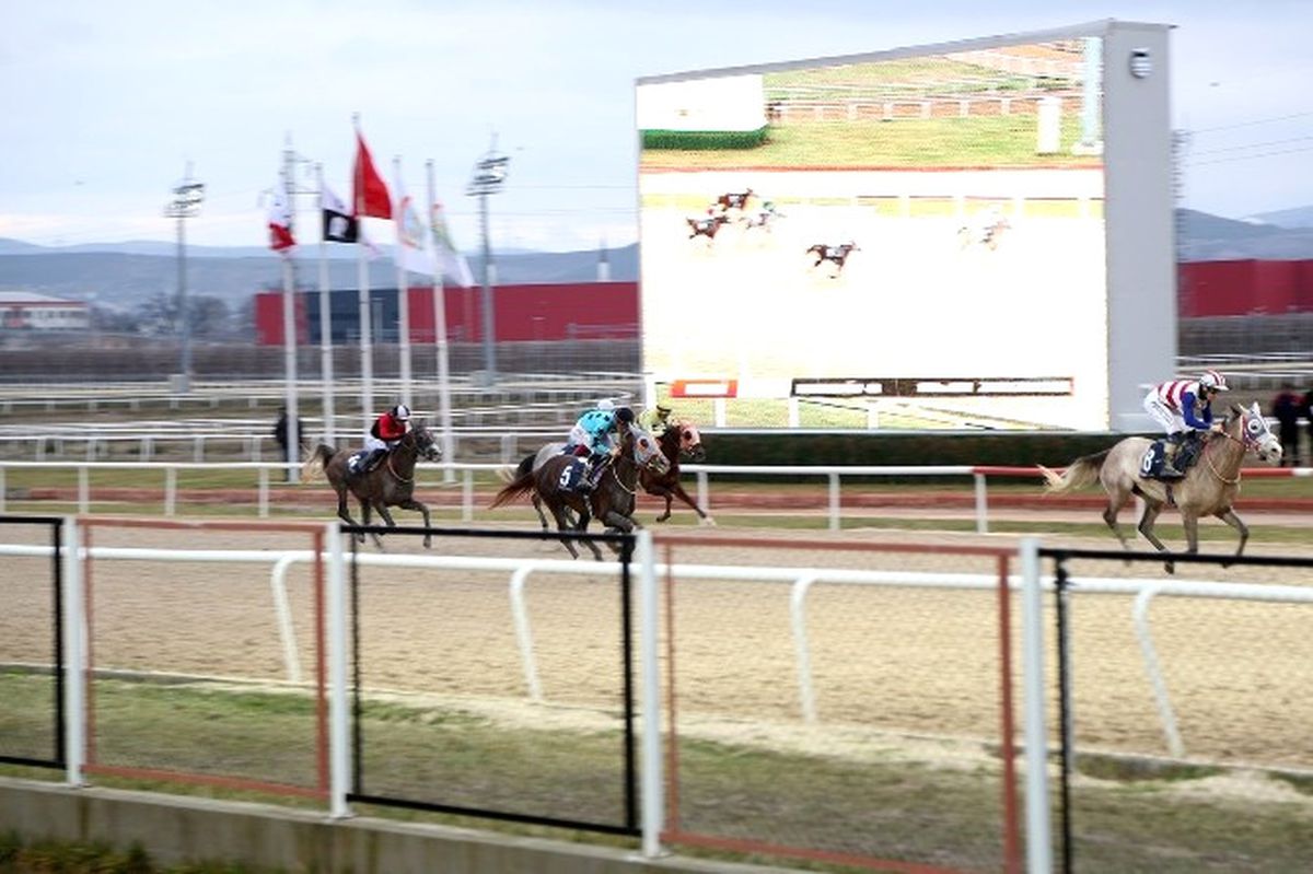 Tarsus\'ta "At Yarışı Koşusu" Sona Erdi