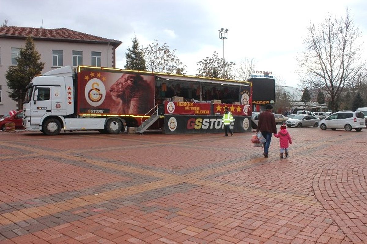 Tavşanlı\'da Gs Store\'ye Büyük İlgi