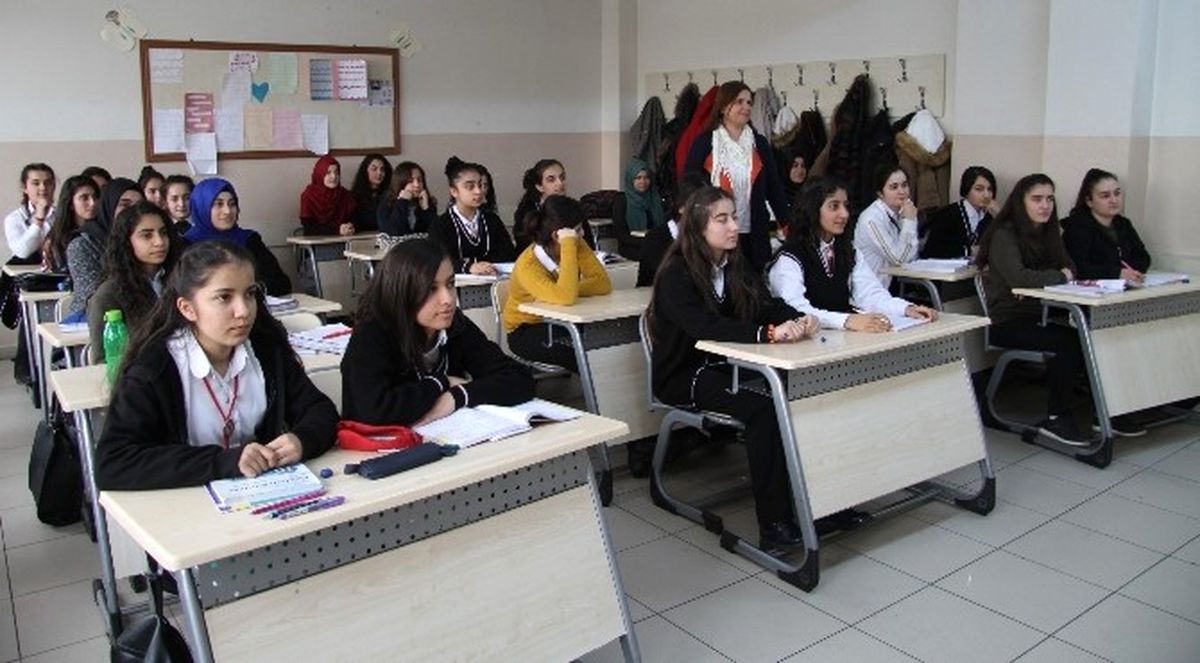 Van\'da İkinci Dönemin İlk Ders Zili Çaldı