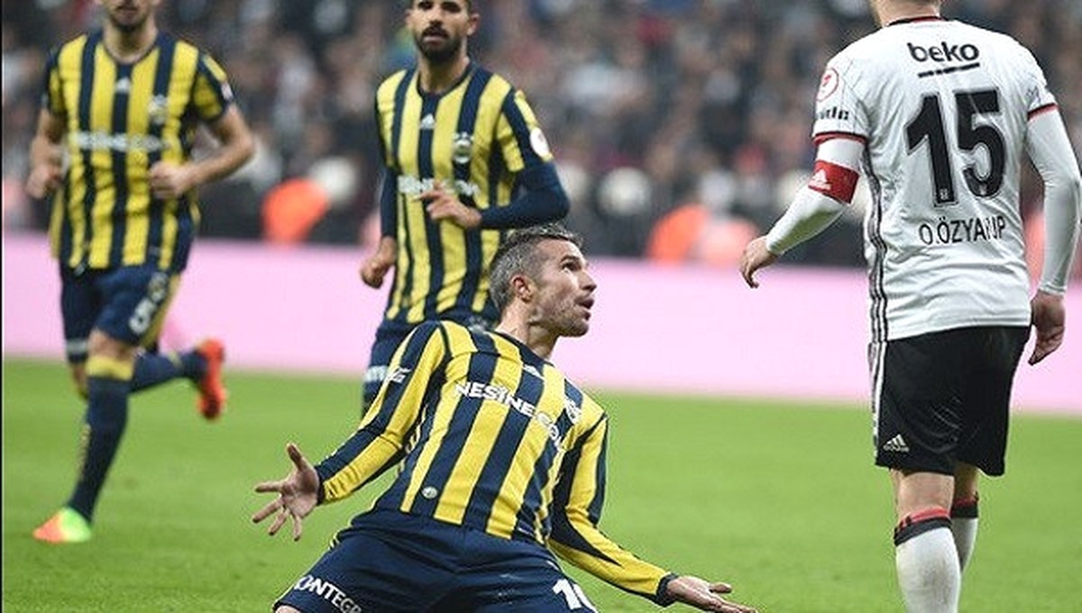 Van Persie\'den Tosic Kırmızı Kart Açıklaması