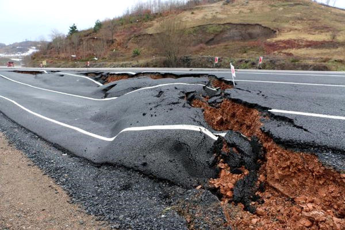 Yeni Yapılan Duble Yol Çöktü