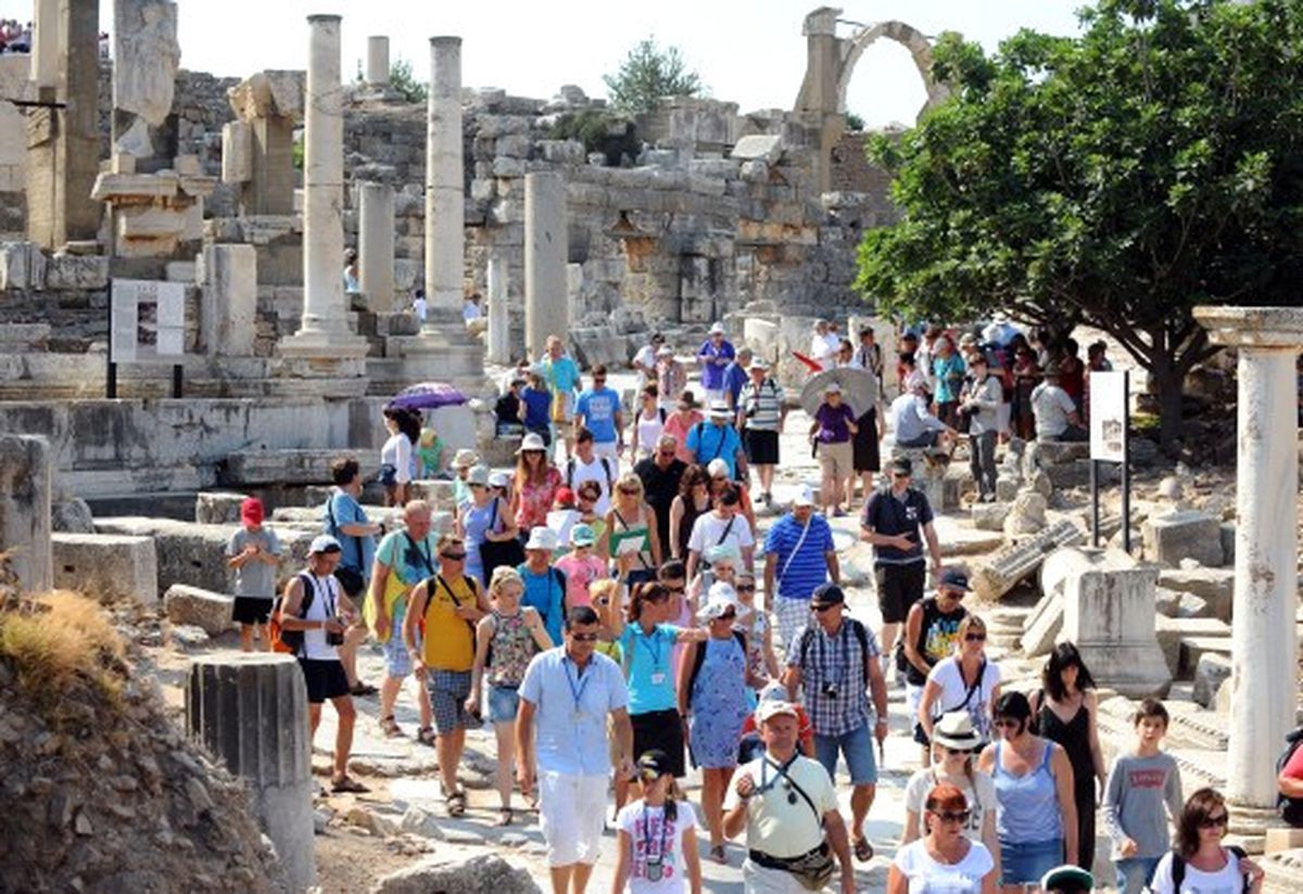 Yerli Turist Paket Turlara Yöneldi