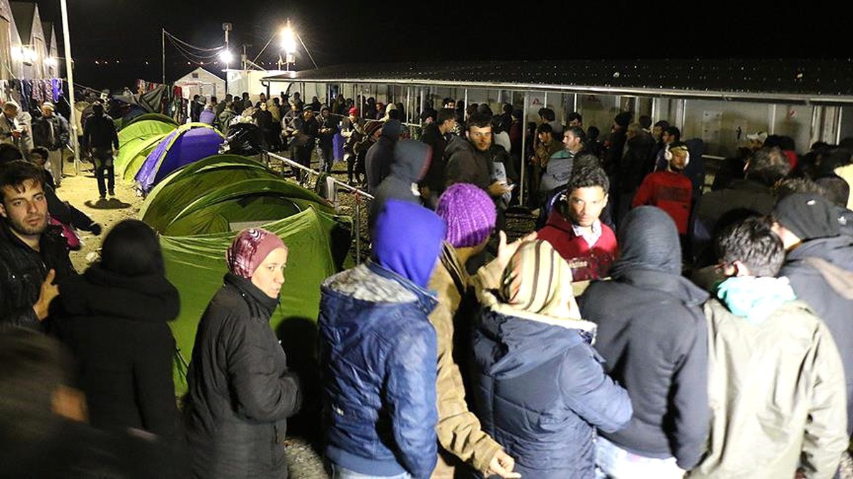 Yunan Göç Bakanına Sığınmacı Tepkisi