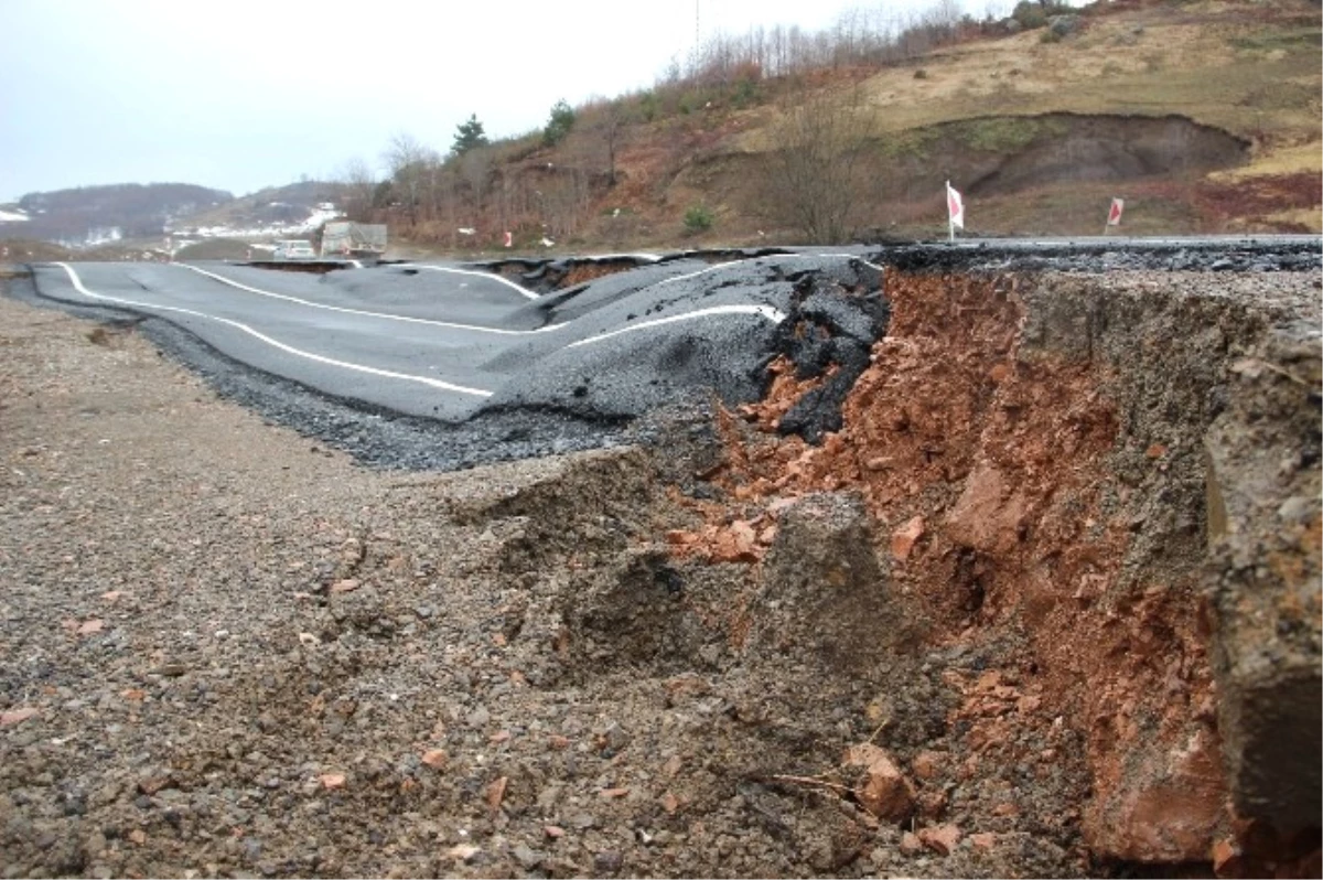 Zonguldak\'ta Yapımı Yeni Tamamlanan Kara Yolu Çöktü