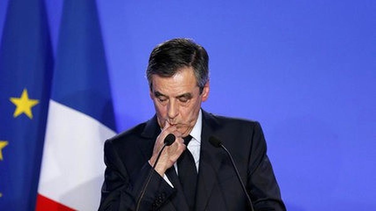 Aile Üyelerini Maaşa Bağlayan Fillon \'Yarışa Devam\' Dedi
