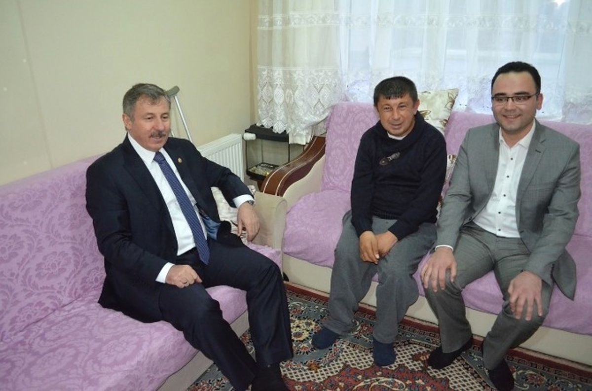 AK Parti\'li Özdağ\'dan Engelli Vatandaşa Akülü Araç