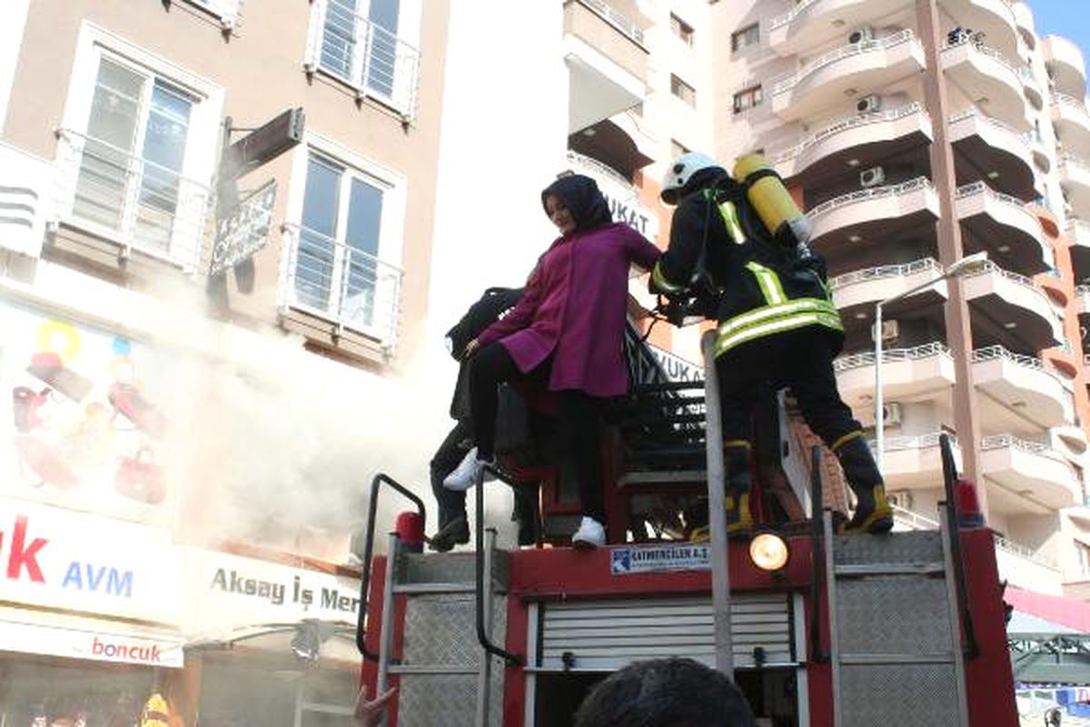 Alışveriş Merkezinde Korkutan Yangın