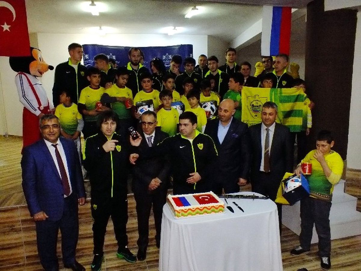 Anji\'den Engelli Öğrencilere Ziyaret