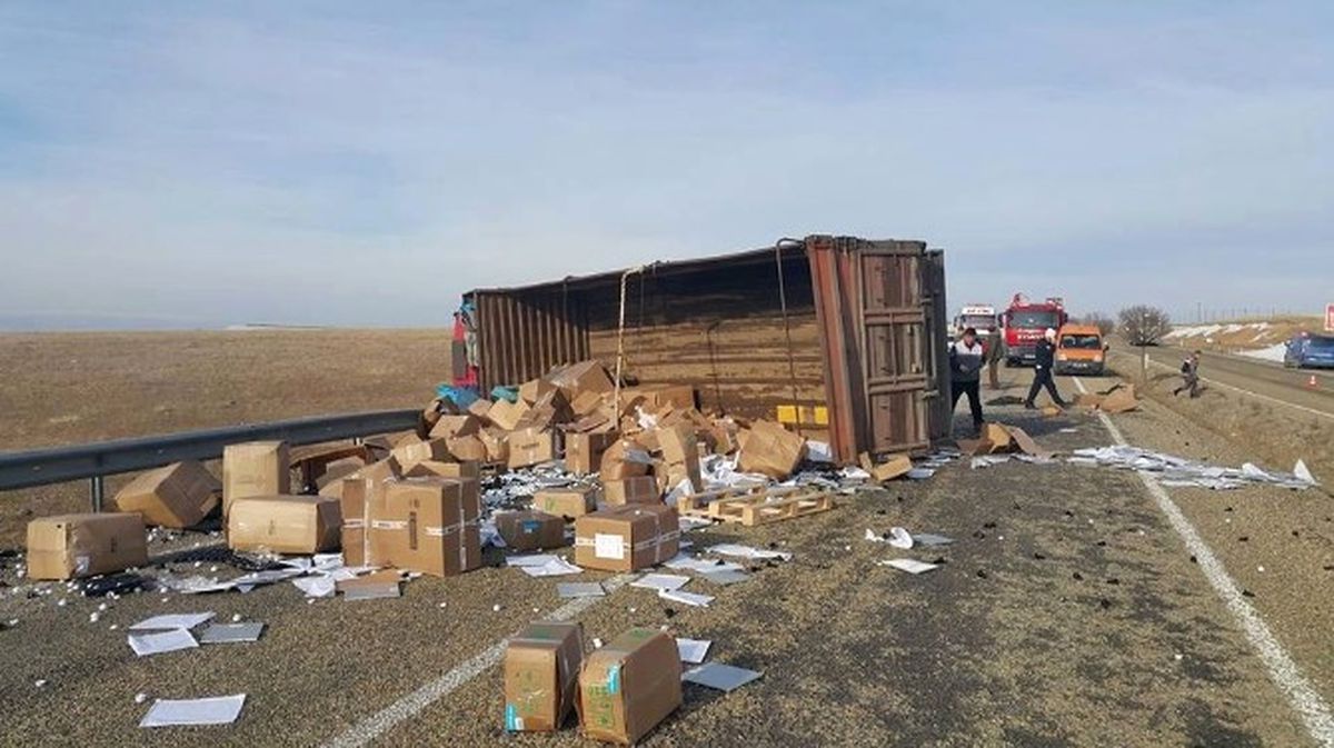 Ankara-Kayseri Karayolunda Kamyon Yan Yattı