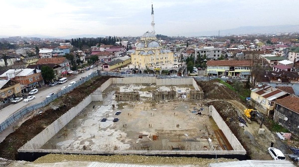 Başiskele\'de Alt ve Üst Yapı Çalışmalar Sürüyor