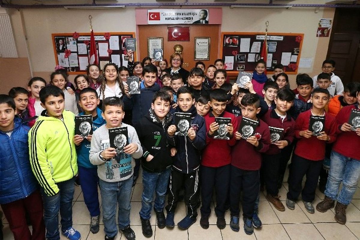 Başkan Pekdaş\'tan Öğrencilere Sürpriz