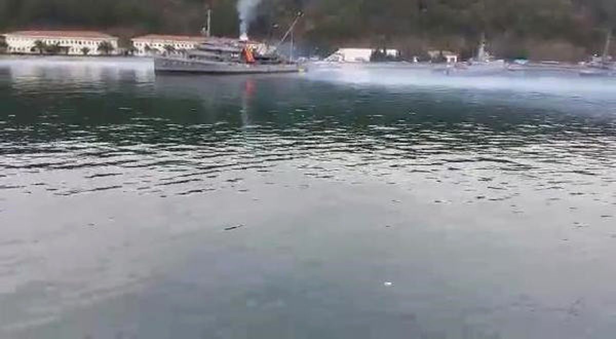 Beykoz\'da Denize Yakıt Karıştı (1)