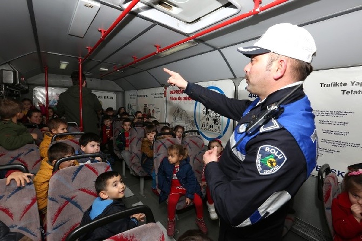 Bolu Zabıtası\'ndan Miniklere Trafik Dersi