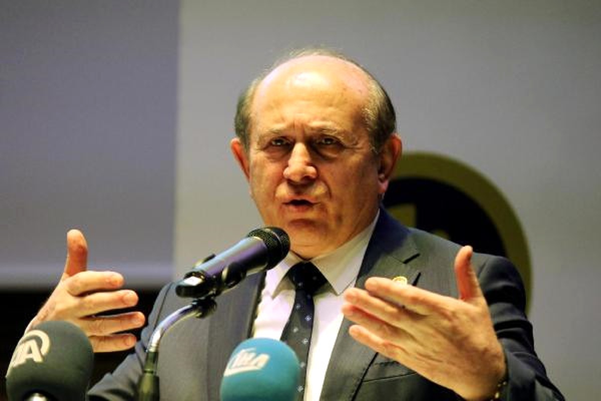 Burhan Kuzu: Kemal Bey\'i Dinlediyseniz Kafanız Karışır