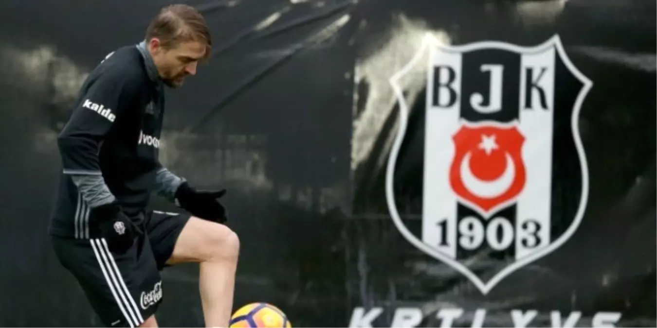 Caner Erkin\'de, Van Persie ile Kavga Etmiş!