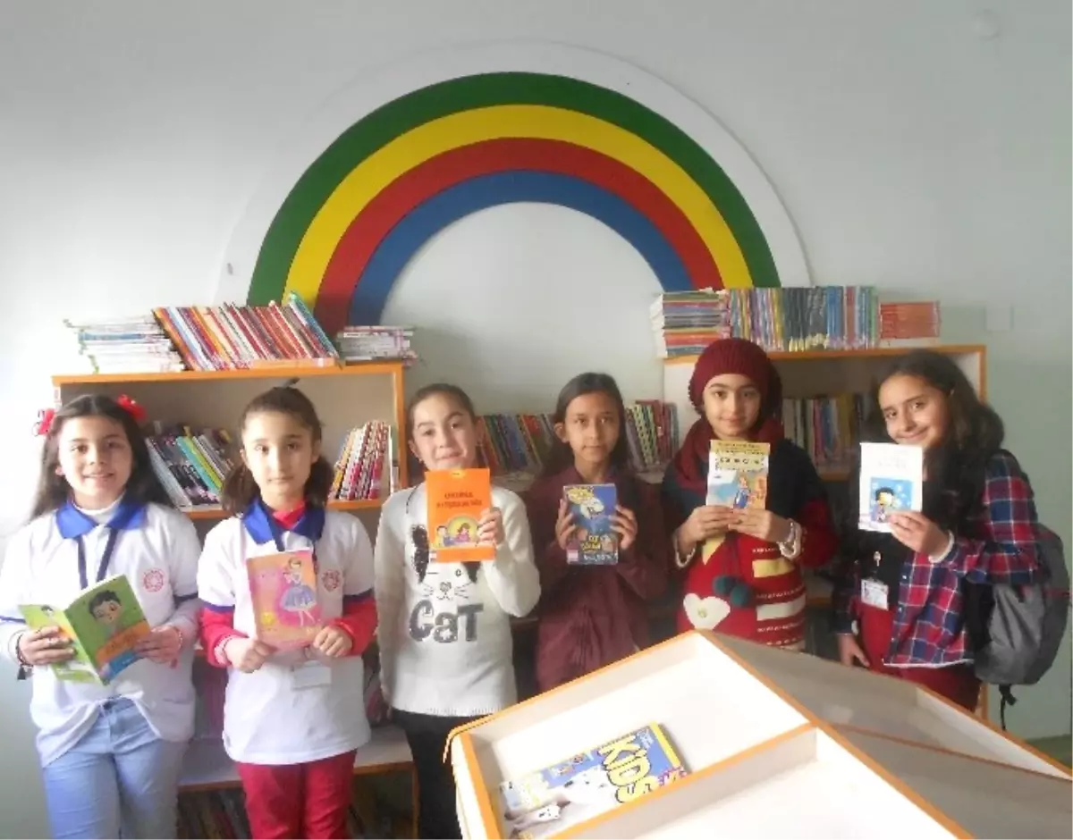 Çocuk Meclisi Üyeleri, İlk Çocuk Kütüphanesinde