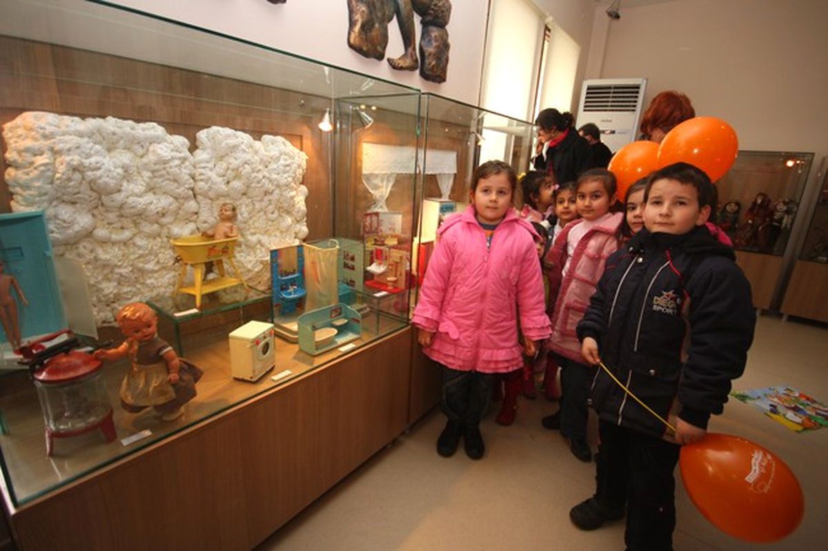 Çocuklar Yaratıcı Sanat Atölyelerinde Becerilerini Sergiledi