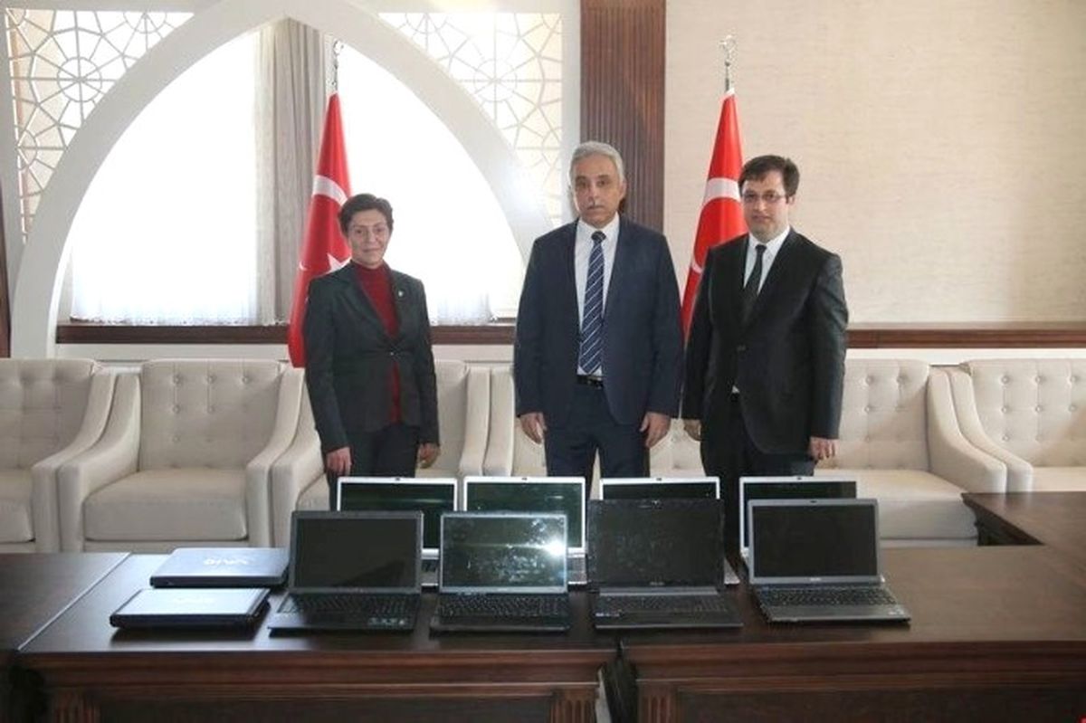 Daka\'dan Köy Okullarına Bilgisayar Yardımı