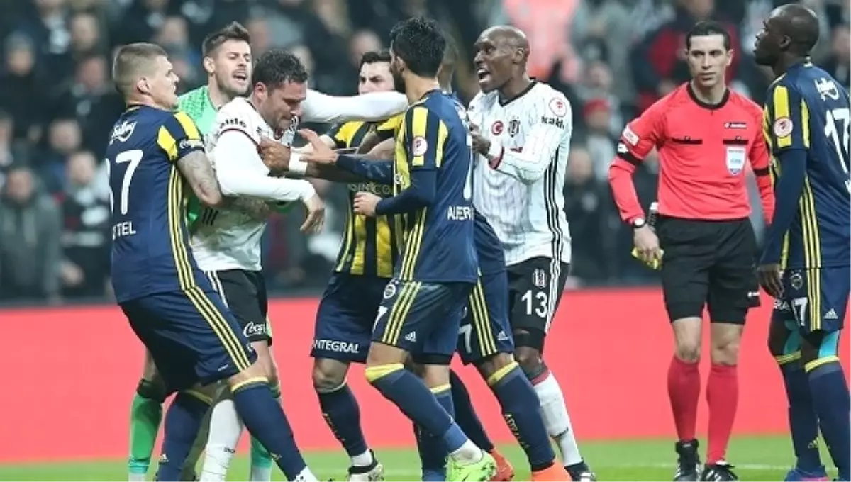 Deniz Çoban: "Van Persie 3 Defa Atılmalıydı"