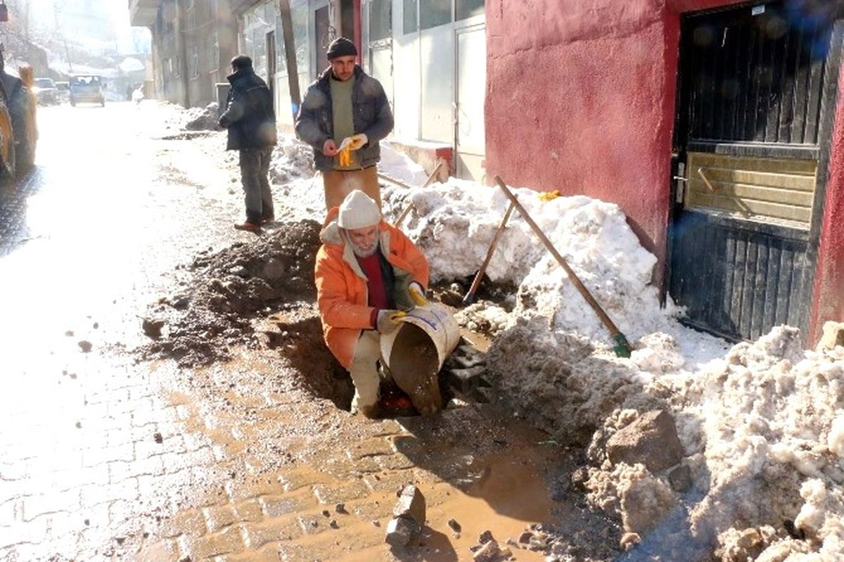 Eksi 10 Derecede Su ve Kanalizasyon Çalışması