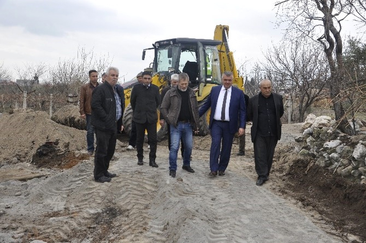 Kapaklı\'nın Mezarlık Yolu Yenileniyor