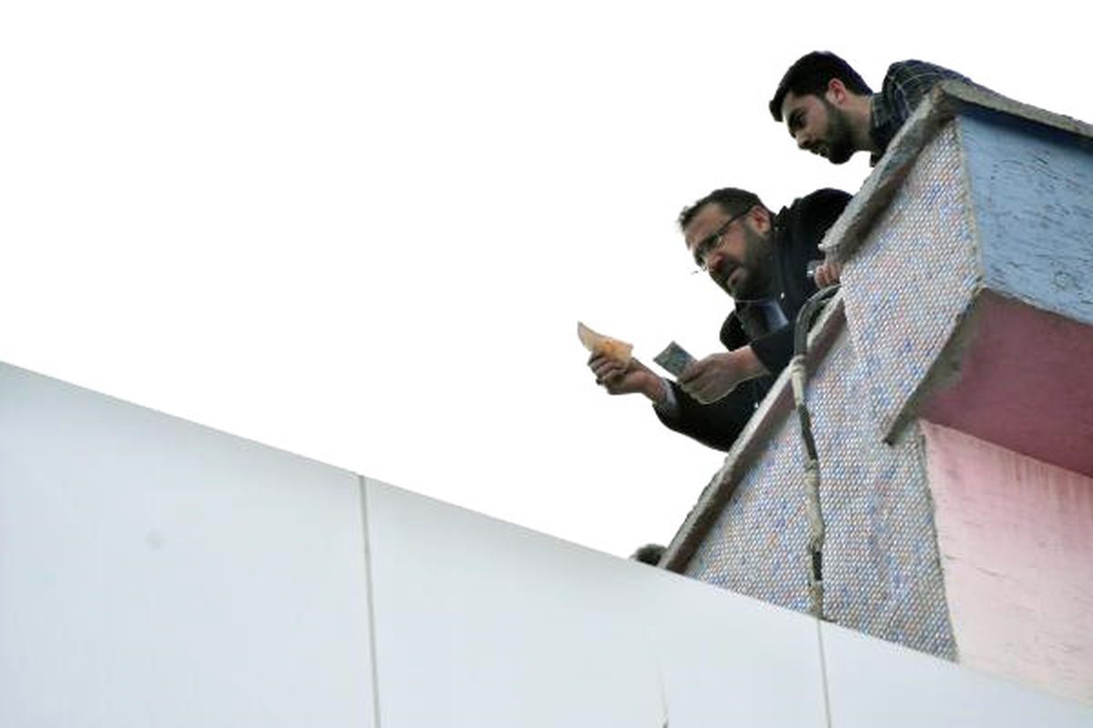 \'Kira Borcum Var\' Diyerek Hastanenin Çatısında İntihara Kalkıştı