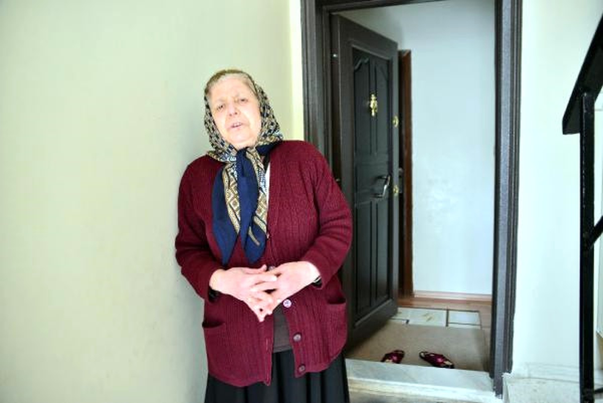 Kızının Altınları Dolandırıcıya Teslim Etti