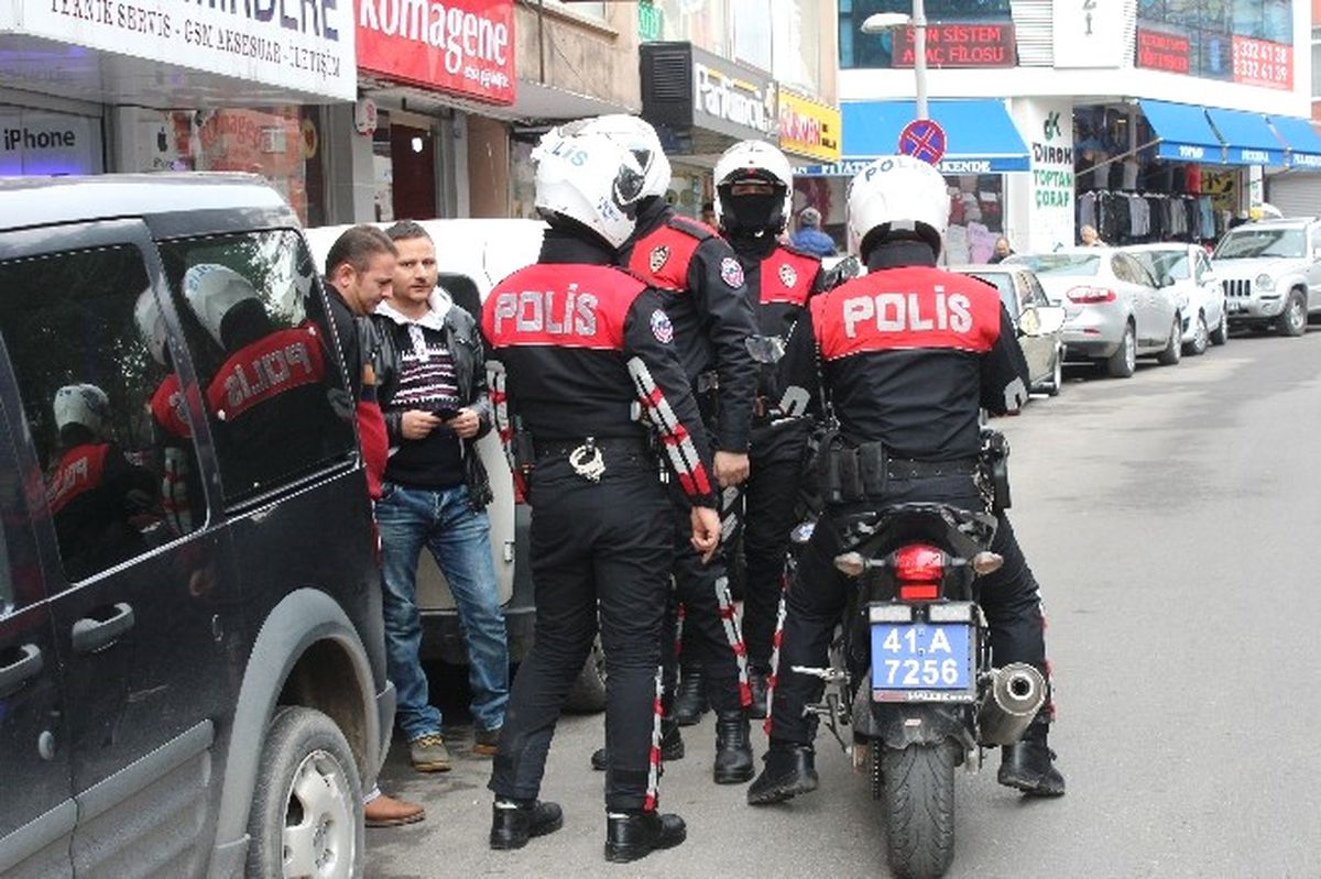 Kocaeli\'de Okul Çevrelerinde Asayiş Uygulaması