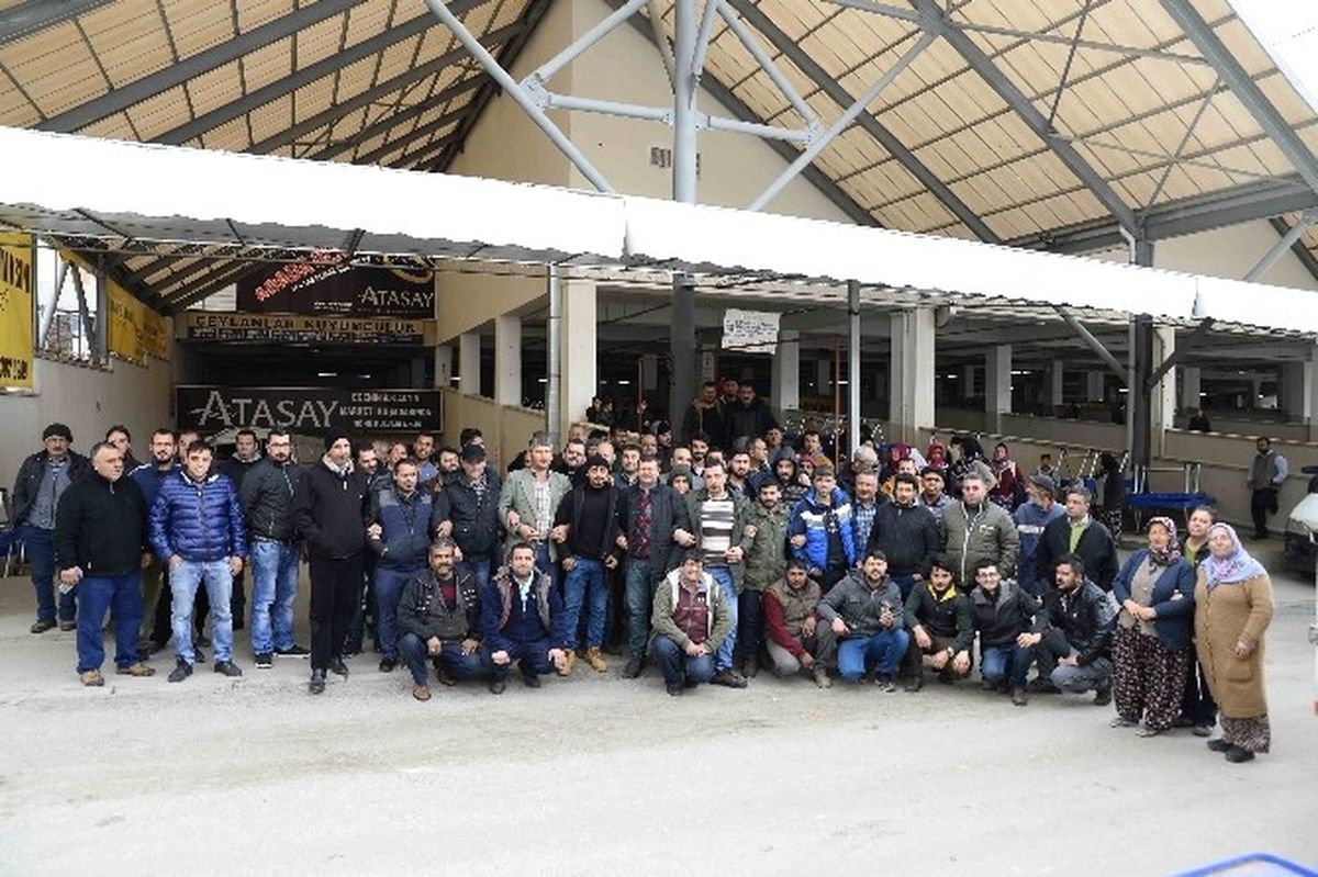 Kuşadası\'nda Pazarcıların Eylemi Sürüyor
