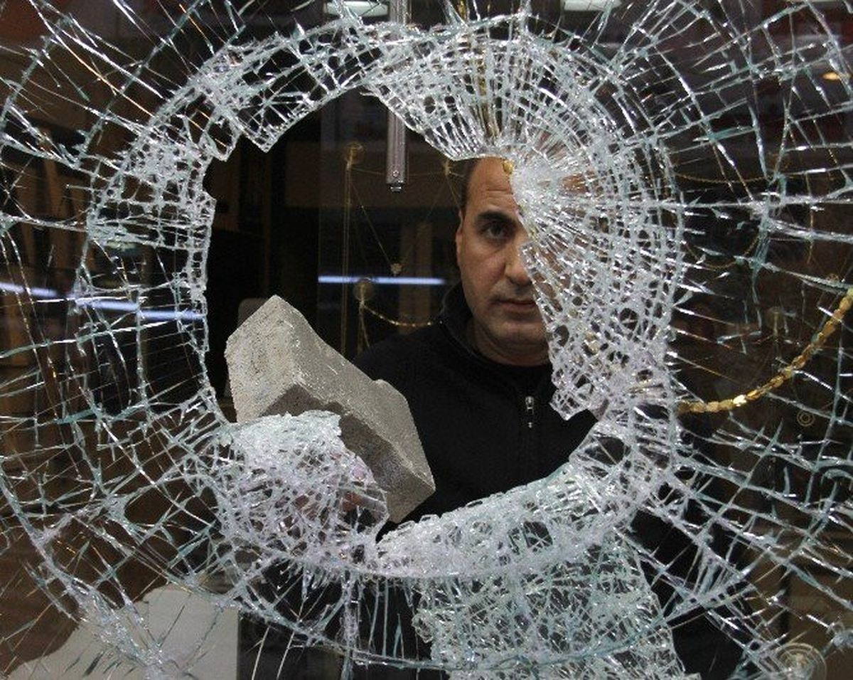 Kuyumcu Hırsızı Tabancayla Kovaladı