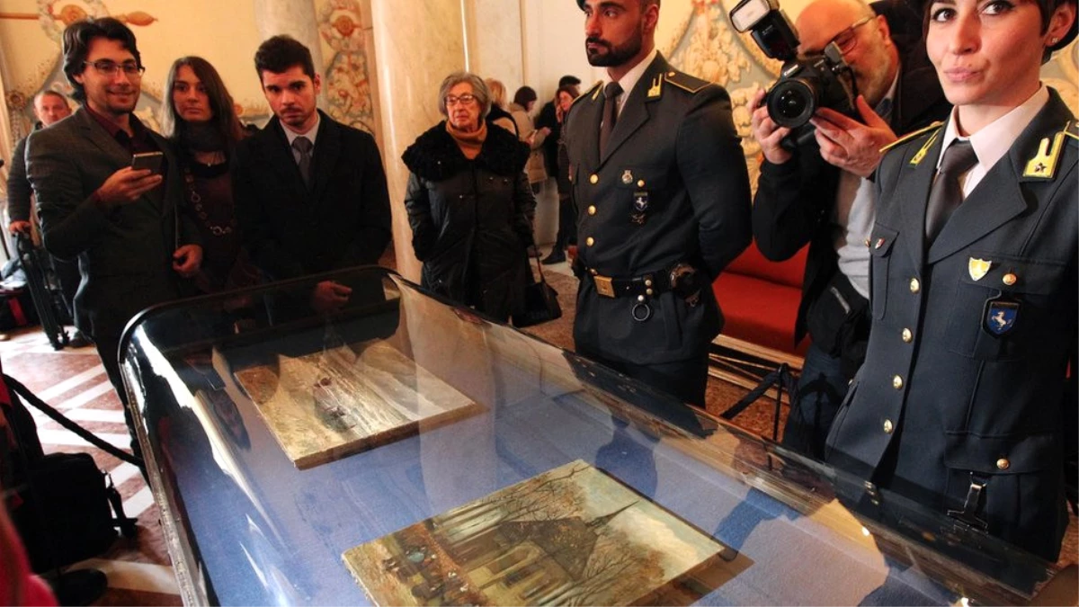 Mafyanın Elinde Bulunan Van Gogh Tabloları İlk Kez Sergileniyor